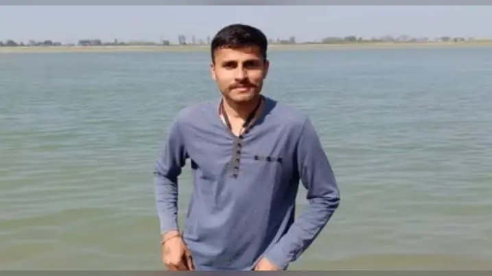 Mathura News: मथुरा में 12 चिकित्सा अधीक्षकों ने दिया इस्तीफा, जिला प्रशासन पर लगाया प्रताड़ना का आरोप
