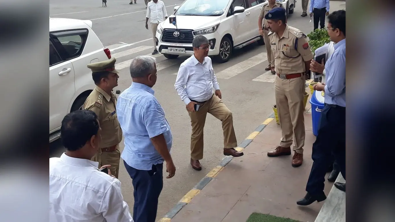 Mathura News: मैनपुरी में जीत के बाद डिंपल और अखिलेश यादव ने लिया बांके बिहारी का आशीर्वाद, कही ये बात