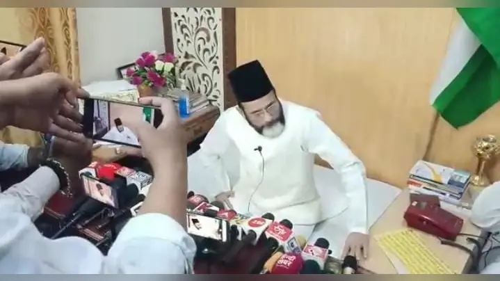 बरेली: धरने पर अड़े मौलाना तौकीर रजा के घर के बाहर पुलिस फोर्स तैनात, चार को नोटिस, इस वजह से नहीं दी गई इजाजत