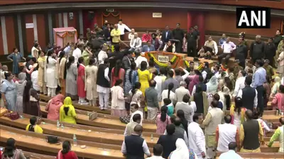 Delhi MCD: नहीं हो सका स्टैंडिंग कमेटी का चुनाव, भारी हंगामे के बीच सदन की कार्यवाही कल तक के लिए स्थगित