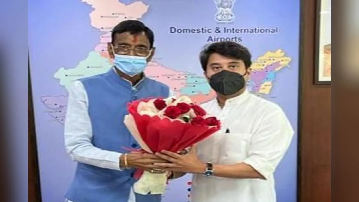 केंद्रीय इस्पात मंत्री ज्योतिरादित्य सिंधिया से मिले MP संजय सेठ, MECON अंडरपास को लेकर किया ये आग्रह