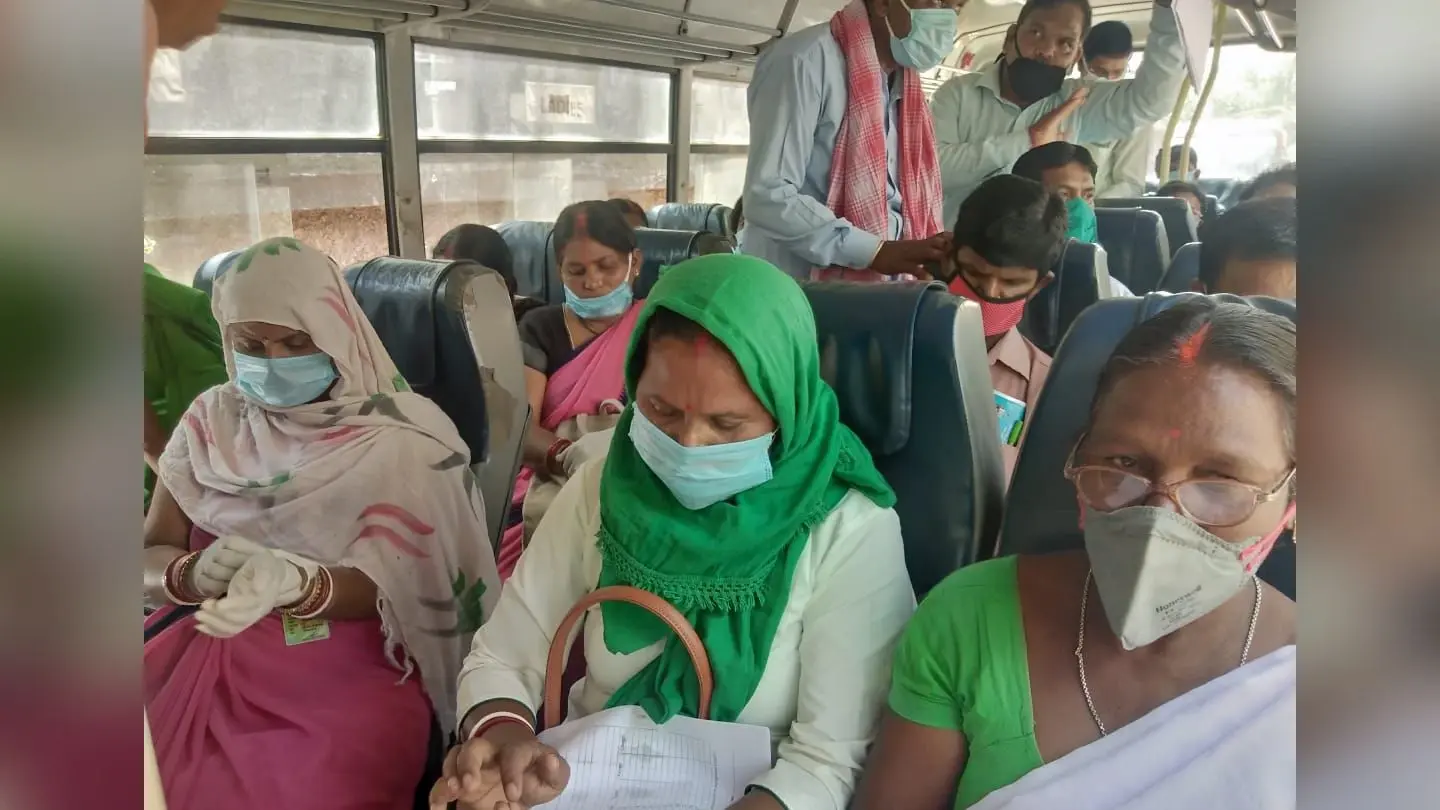 Coronavirus Pandemic : कोरोना की जांच करने पहुंचे स्वास्थ्यकर्मियों को देखते ही भड़के हिंदपीढ़ी के लोग