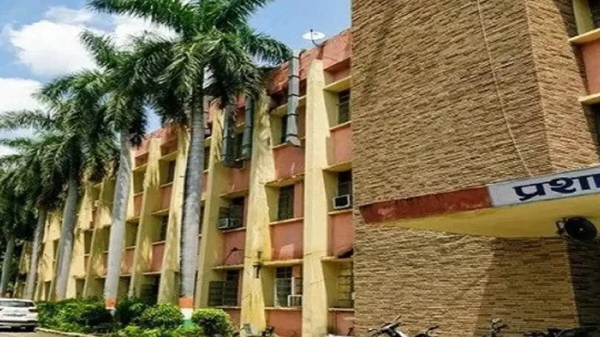 बरेली का शातिर बंदी मेरठ मेडिकल कॉलेज से फरार, एसएसपी ने पांच सिपाही किए सस्पेंड, रिपोर्ट दर्ज