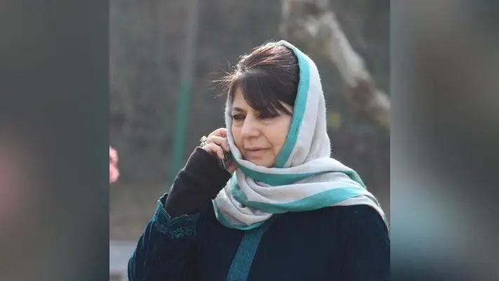 महबूबा ने पूछा- पाकिस्तान की जीत पर जश्न मनाने के लिए कश्मीरियों के खिलाफ गुस्सा क्यों? उमर ने कही ये बात