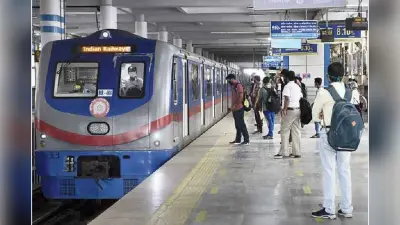 Kolkata Metro : आखिर क्यों मेट्रो में लोकप्रिय हो रही क्यूआर टिकटिंग प्रणाली, जानें यहां