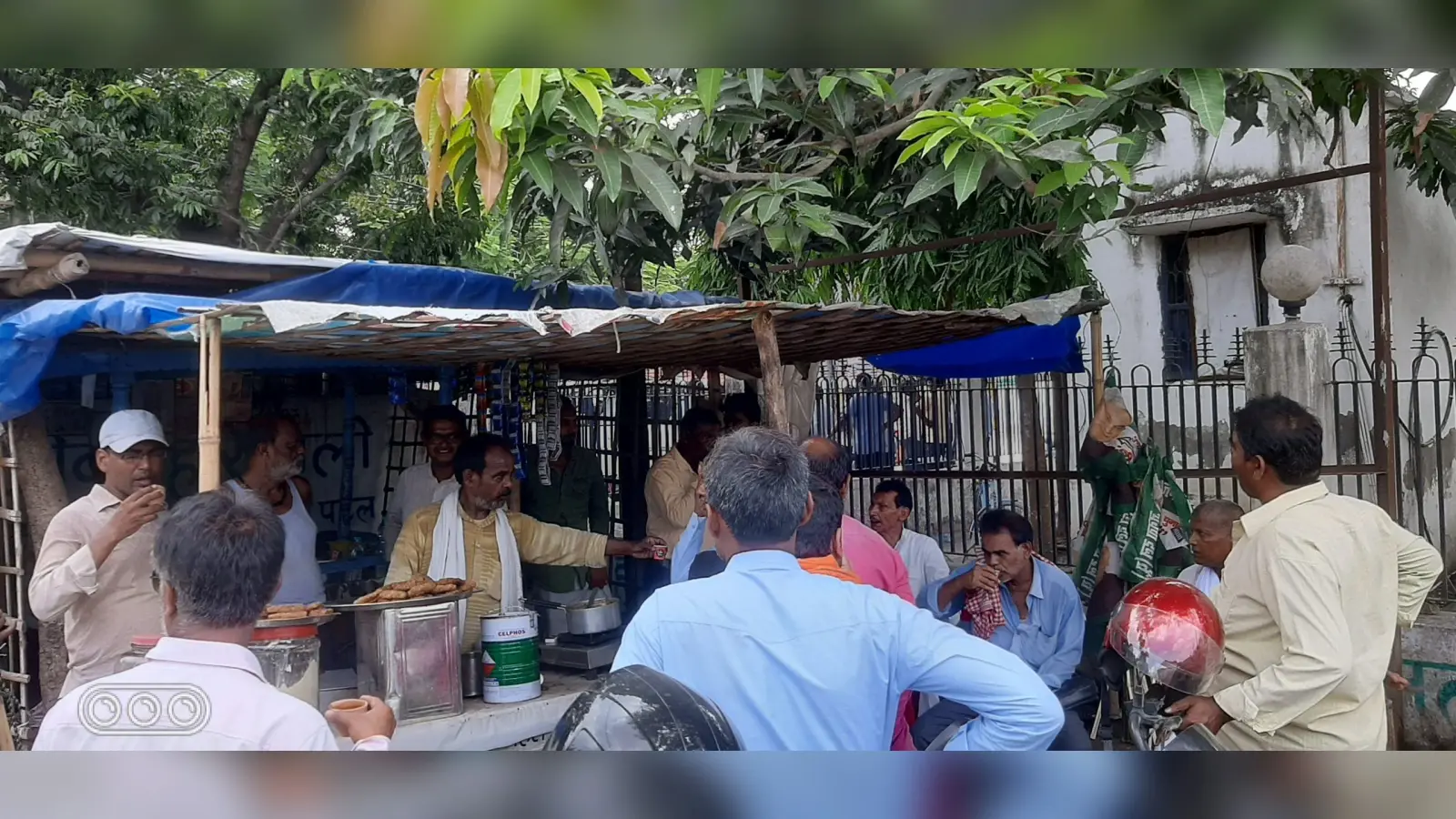 पीएम मोदी और सीएम नीतीश के नाम पर मुजफ्फरपुर में जदयू की आभार यात्रा के दौरान कार्याकर्ताओं में नोंकझोंक