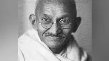 महात्मा गांधी : शांतिपूर्ण संघर्ष के शक्तिशाली प्रतीक