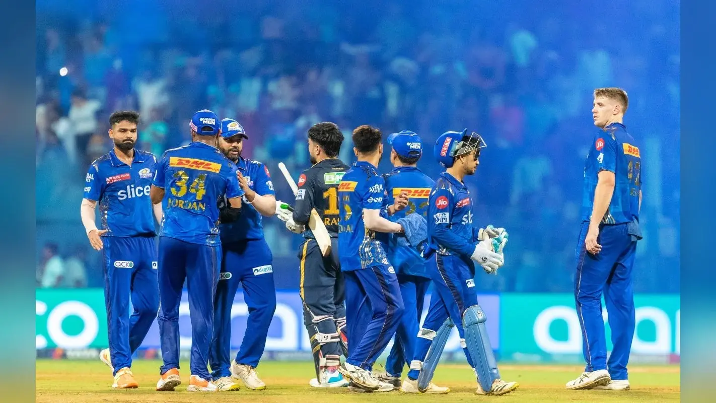 IPL Points Table 2023: गुजरात को हराकर मुंबई इंडियंस पहुंची प्लेऑफ के करीब, जानिए प्वाइंट्स टेबल का ताजा हाल