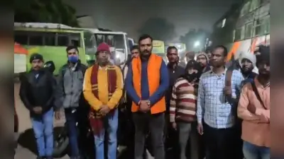 ताजिकिस्तान में फंसे झारखंड के 44 मजदूरों की हुई सकुशल वापसी, हजारीबाग पहुंचते ही धरती मां को किया नमन