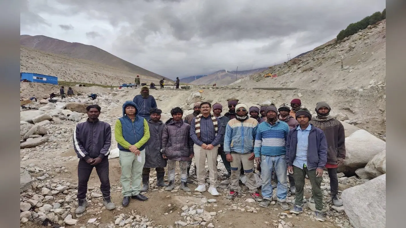 श्रम विभाग की टीम ने लेह-लद्दाख का किया दौरा, बीआरओ में कार्यरत झारखंड के प्रवासी श्रमिकों का जाना हाल