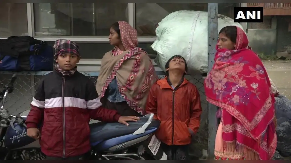जम्मू-कश्मीर को भारी संख्या में छोड़ने लगे प्रवासी मजदूर, आतंकियों पर एक्शन के लिए अमित शाह ने उठाए सख्त कदम
