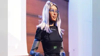 First AI CEO: मीका बनी दुनिया की पहली AI सीईओ, खुद को बताया मस्क और जुकरबर्ग से बेहतर