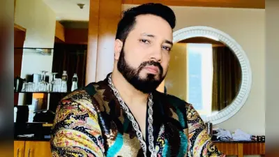 बॉम्बे हाईकोर्ट पहुंचे मीका सिंह, 17 साल पुरानी FIR को रद्द करने की लगाई गुहार, राखी सावंत से जुड़ा है मामला