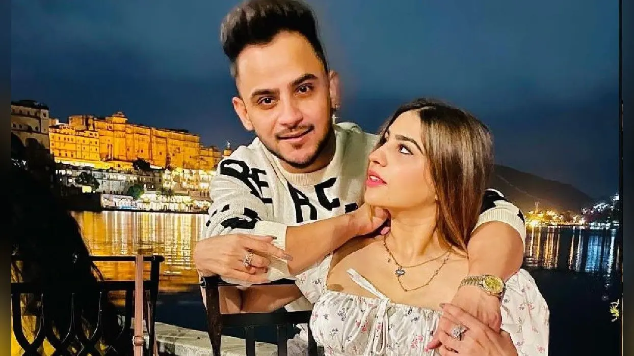 सिंगर मिलिंद गाबा गर्लफ्रेंड संग इसी महीने लेंगे सात फेरे, शादी की आउटफिट को लेकर किया ये खुलासा