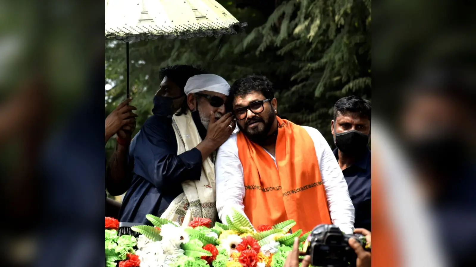 Bengal Election 2021: हाॅटसीट टालीगंज में बवाल, बीजेपी कैंडिडेट बाबुल ने पकड़ा ‘फर्जी वोटर’, मौके पर बड़ी संख्या में पुलिस
