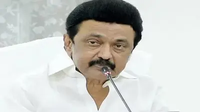 Tamil Nadu News: 10वीं कक्षा के छात्रों संग खुद बेंच पर बैठे तमिलनाडु के सीएम स्टालिन, सामने आई ये वजह