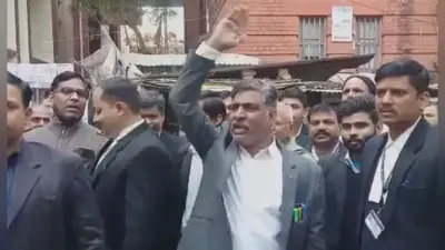 रवींद्र जायसवाल के कचहरी आवागमन पर अधिवक्ताओं ने की नारेबाजी, कहा- वापस जाओ भूमाफिया वापस जाओ…
