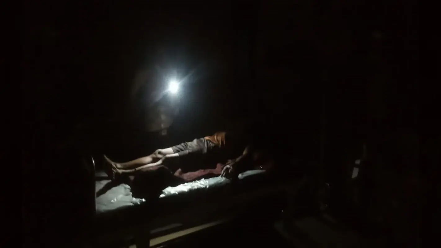झारखंड: मोबाइल की रोशनी में डॉक्टरों ने मरीजों का किया इलाज, बार-बार कटती रही बिजली, पसरा रहा अंधेरा