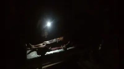 झारखंड: मोबाइल की रोशनी में डॉक्टरों ने मरीजों का किया इलाज, बार-बार कटती रही बिजली, पसरा रहा अंधेरा