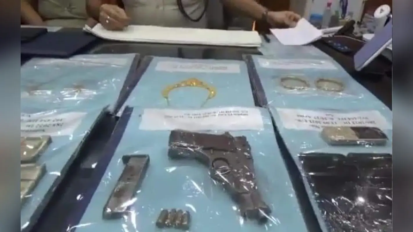 सैंथिया डकैती मामले में पुलिस ने पांच अपराधियों को किया गिरफ्तार, आभूषण और लाखों की नगद हुआ बरामद