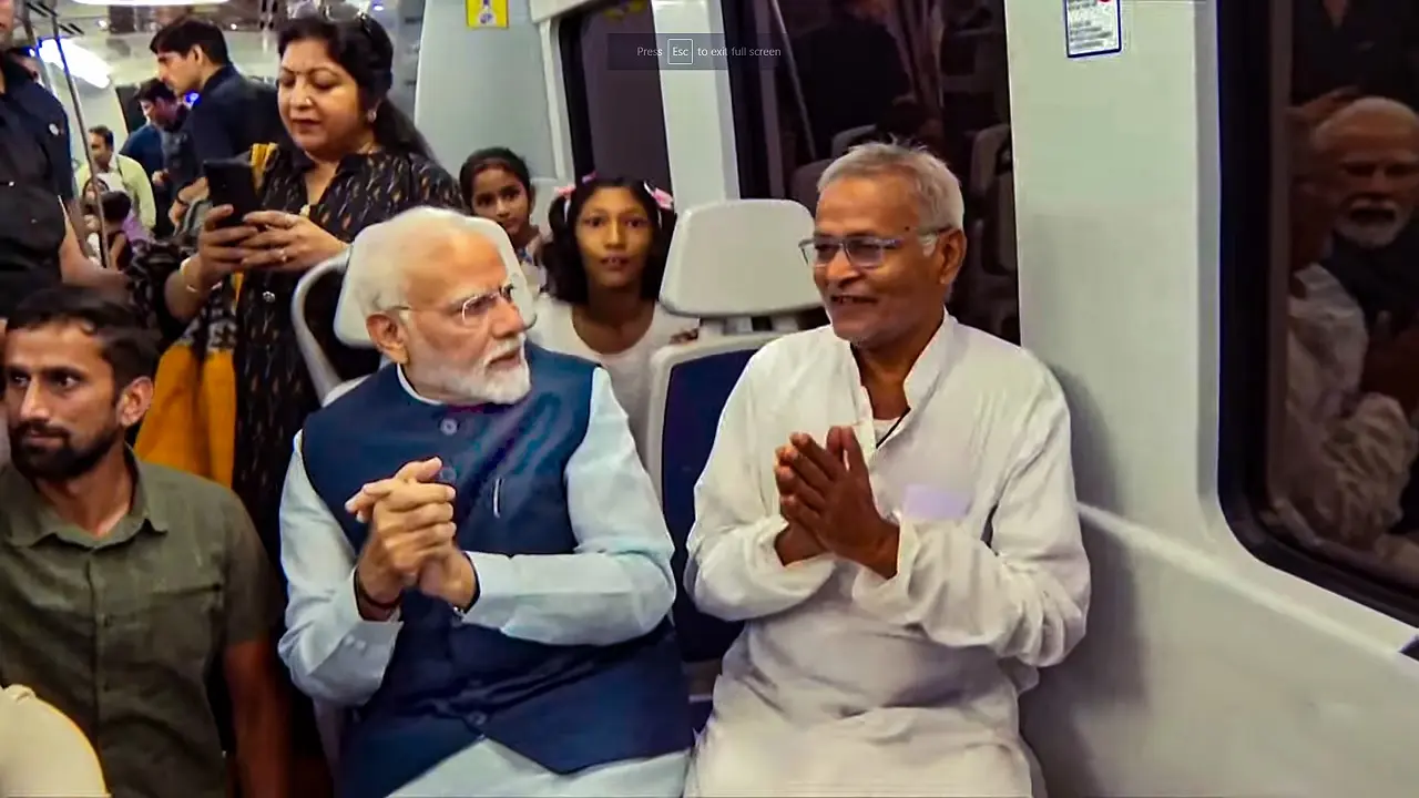 पीएम मोदी से मेट्रो में दरभंगा एम्स पर हुए तीखे सवाल, बिहार के शिक्षक से हुआ प्रधानमंत्री का संवाद जानिए..