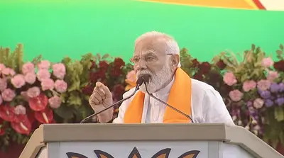 सत्ताभोगियों को कर्मयोगियों से बदलें