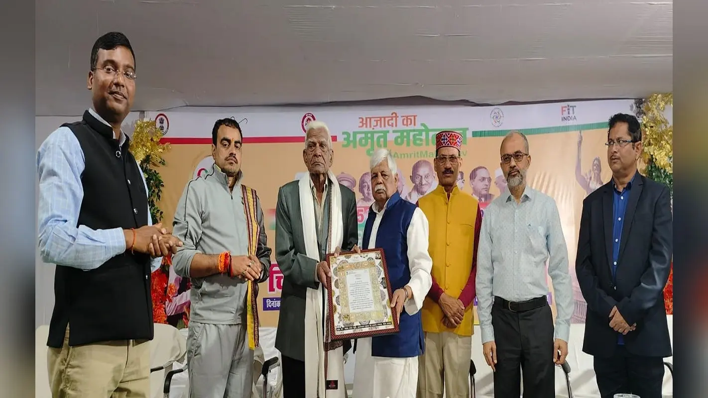 केंद्रीय संचार ब्यूरो की चित्र प्रदर्शनी : पलामू MP बीडी राम ने किया उद्घाटन, समाजसेवी मोहन बाबू सम्मानित