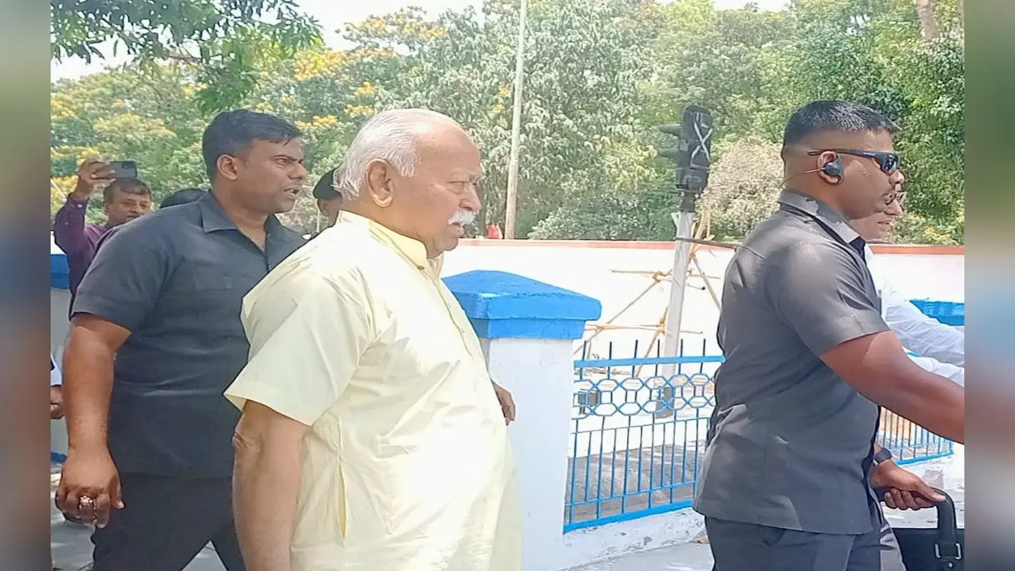 आरएसएस प्रमुख मोहन भागवत पहुंचे देवघर, स्थानीय कार्यकर्ताओं से किया संवाद, सत्संग आश्रम में आचार्य देव से मिले