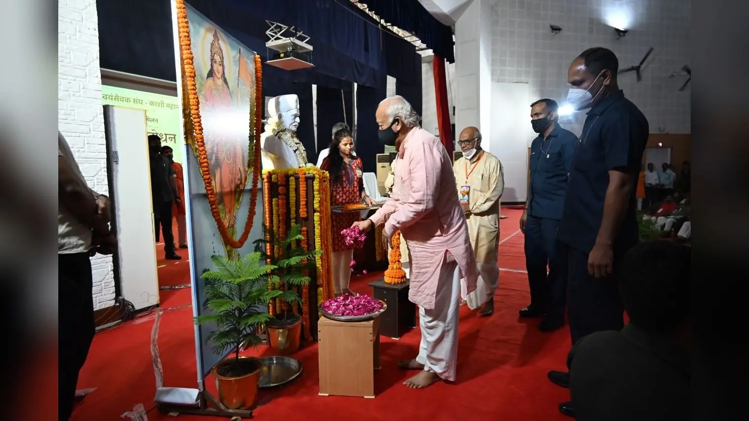 Varanasi News: दो दिन के लिए लखनऊ पहुंचे मोहन भागवत, जानिए वाराणसी के बीएचयू में क्या दिया संदेश?