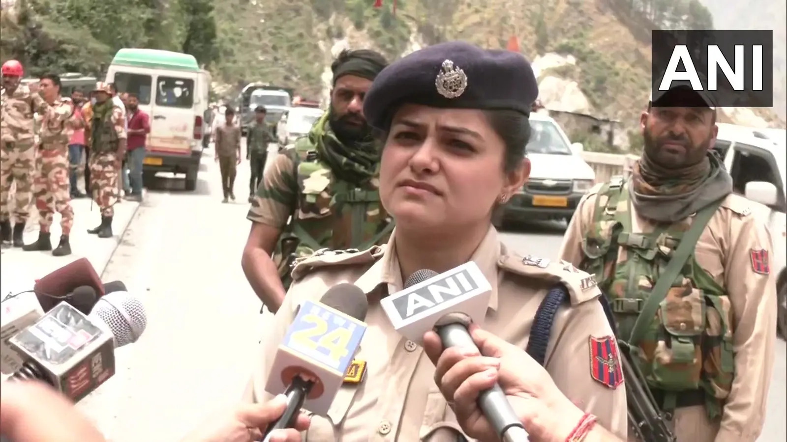 Photo Story: केबीसी के बाद फिर चर्चा में आयीं IPS मोहिता शर्मा, जम्मू में टाली विस्फोट की बड़ी घटना
