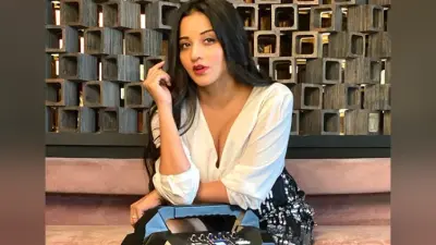 फैंस का दिल धड़का रही मोनालिसा की ये तसवीर, अंदाज देखकर आप भी हो जाएंगे मदहोश