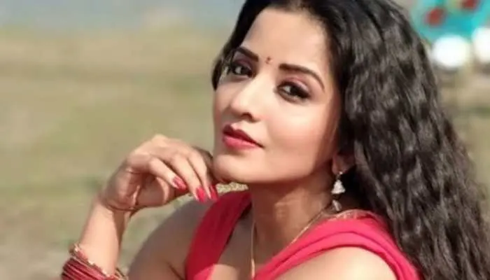 भोजपुरी एक्ट्रेस मोनालिसा ने बेड पर कराया दिलकश फोटोशूट, ब्लैक ड्रेस में फोटो देख फैंस बोले- बिहारी क्वीन