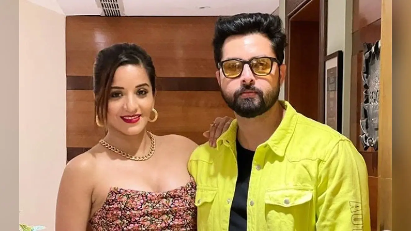 मोनालिसा ने पति विक्रांत संग रोमांटिक अंदाज में सेलिब्रेट की होली, फैंस बोले – जान लेबू का..