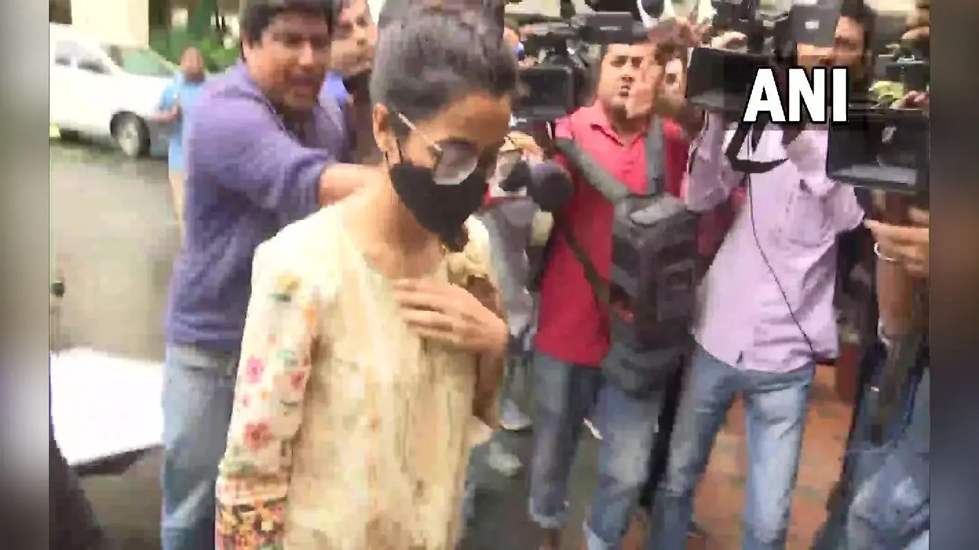 कोलकाता एयरपोर्ट पर रोके जाने पर मेनका गंभीर ने दायर की याचिका, हाइकोर्ट ने ईडी से मांगा जवाब
