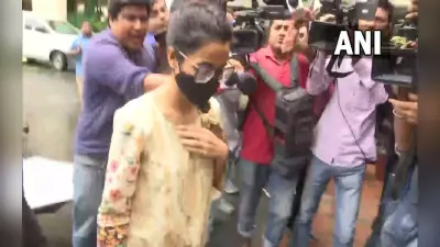 कोलकाता एयरपोर्ट पर रोके जाने पर मेनका गंभीर ने दायर की याचिका, हाइकोर्ट ने ईडी से मांगा जवाब