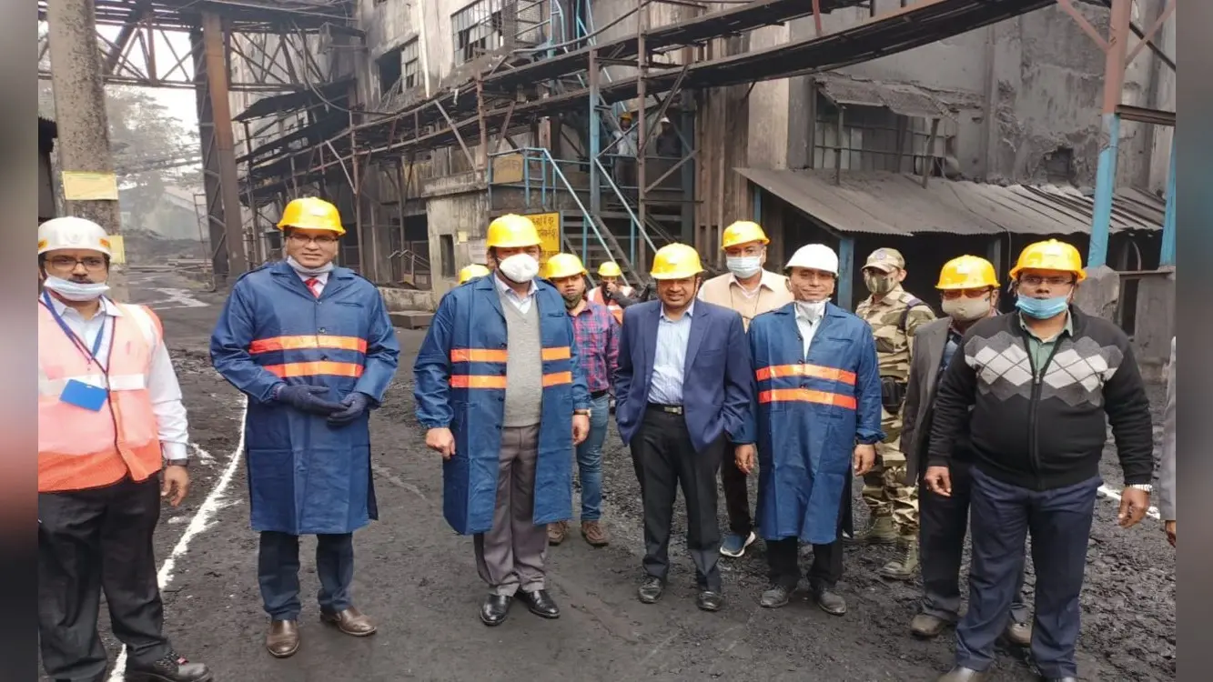 धनबाद के मुनीडीह कोल वाशरी का जायजा लेने पहुंचे केंद्रीय कोयला सचिव और कोल इंडिया चेयरमैन, बोले- देश की जरूरत है कोकिंग कोल