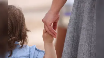 मदर्स डे : 16 अनाथ बच्चों की सेवा में बीत रहा दिन, अनाथालय में बांटती हैं खुशियां