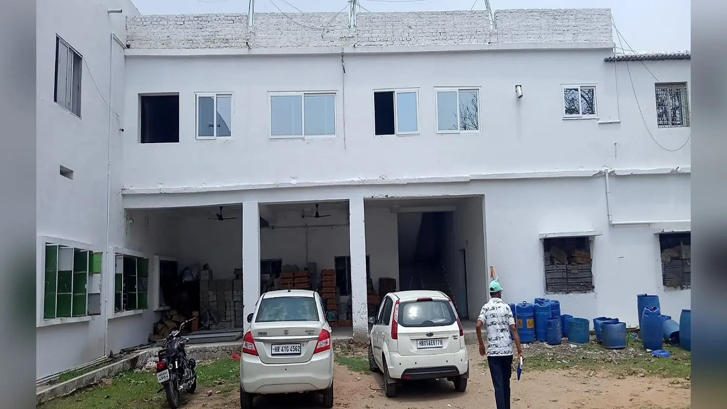 झारखंड: मदर हैचरी में नकाबपोश अपराधियों का तांडव, बंधक बनाकर सोने की चेन समेत 14 लाख रुपये की लूट