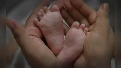 विडंबना : प्रसव वेदना में चली तीन किमी, सड़क पर दिया बच्चे को जन्म