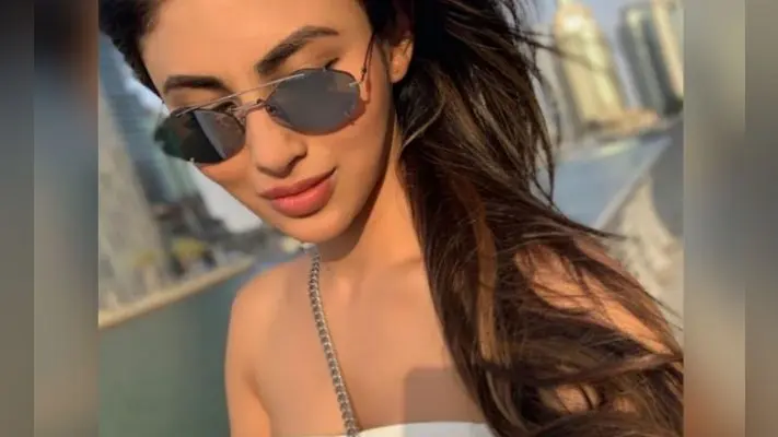 Khayali Ishq Song: अभय देओल के इश्क में डूबी नजर आई मौनी रॉय, ‘वेल्ले’ फिल्म का Khayali Ishq सॉन्ग रिलीज