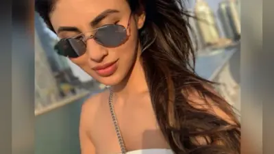 Khayali Ishq Song: अभय देओल के इश्क में डूबी नजर आई मौनी रॉय, ‘वेल्ले’ फिल्म का Khayali Ishq सॉन्ग रिलीज