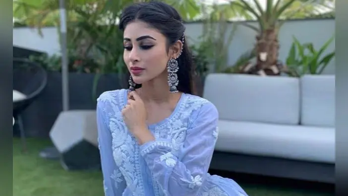 मौनी रॉय बॉडीकॉन ड्रेस में दिखीं बेहद हॉट, नागिन एक्ट्रेस की ये बोल्ड तसवीरें सोशल मीडिया पर वायरल