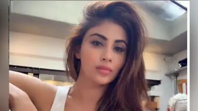 मौनी रॉय का ट्रांसपेरेंट ड्रेस में बोल्ड अंदाज, सोशल मीडिया पर वायरल हो रही ‘नागिन’ एक्ट्रेस की इन तसवीरों ने धड़काया दिल