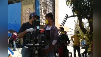 न गले मिलना न किस करना, मास्क और ग्लब्स भी होगा अनिवार्य, अगर शुरू होगा टीवी और फिल्म का प्रोडक्शन