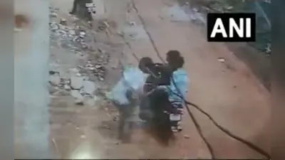 MP News: मुरैना में कोचिंग टीचर पर लड़कों ने चला दी गोली, वीडियो आया सामने