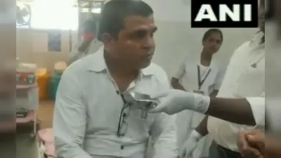 MP Viral Video: लोकायुक्त ने रंगे हाथों पकड़ा तो घूस के पैसे चबा गया पटवारी, देखें वीडियो