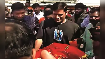 MS Dhoni: मां दिउड़ी के दरबार पहुंचे कैप्टन कूल, विधि-विधान से की पूजा, इस खास गाड़ी से मंदिर पहुंचे थे माही
