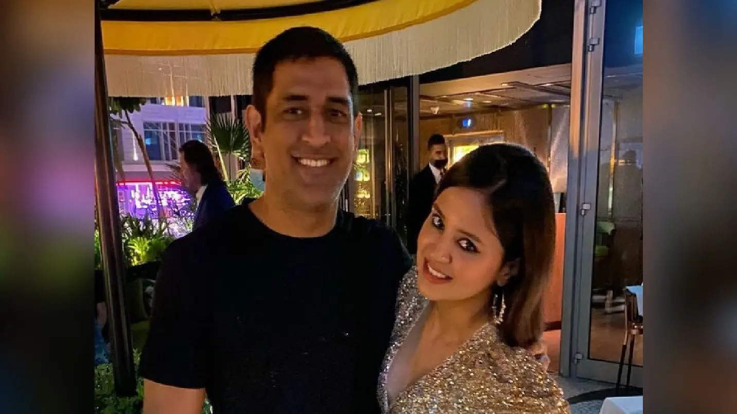 धौनी के परिवार में शामिल हुआ नया मेहमान, सालगिरह पर पत्नी साक्षी को दिया ये खास गिफ्ट