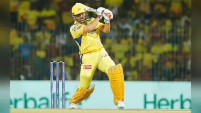 MS Dhoni की चतुराई के मुरीद हुए संजय मांजरेकर, कहा – सीएसके और खुद को शानदार ढंग से संभाल रहे ‘माही’