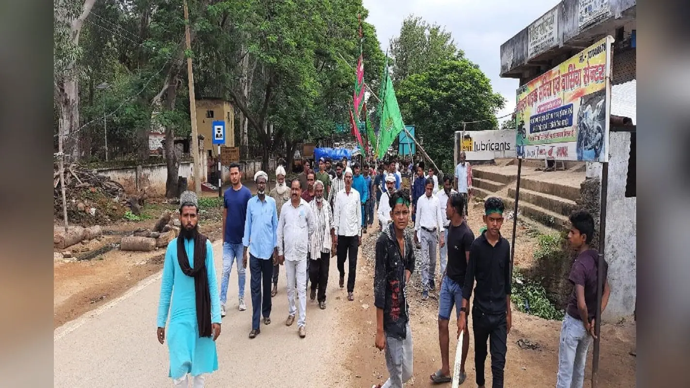 Muharram 2022: झारखंड में मुहर्रम के पहलाम पर निकला ताजिया जुलूस, युवाओं ने दिखाए लाठी-डंडे के करतब